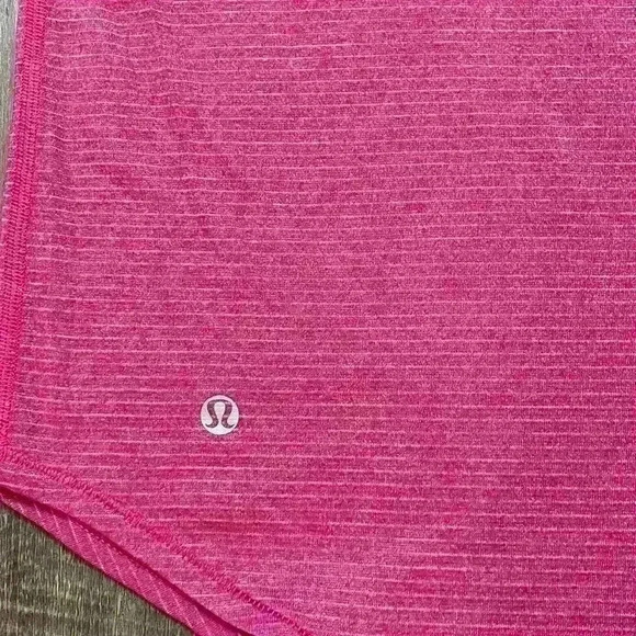 Lululemon Run Away Tee size 6 - like new - Picture 8 of 8